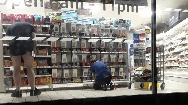 Flashing ass upskirt out shopping
