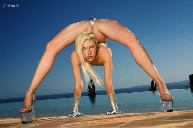 sexy flexible blonde zlata