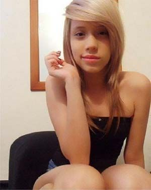 23 ans et encore puceau, transex sur Blanquefort dans la Gironde 33290 veut un homme pour fun !