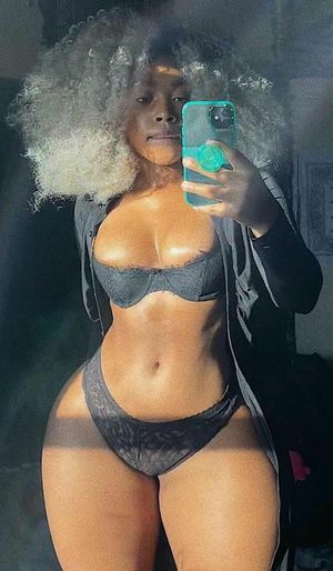 Cute Ebony in her bra and panties