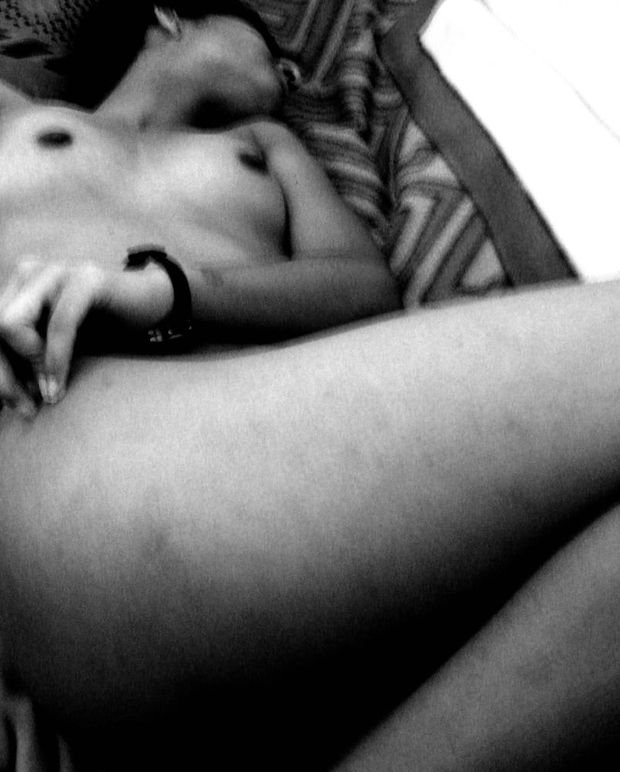 Desi chick nude on bed