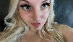 Keyra sexy close up face