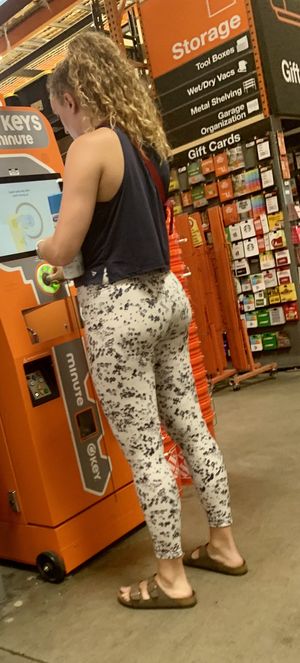 More fine asses out and about