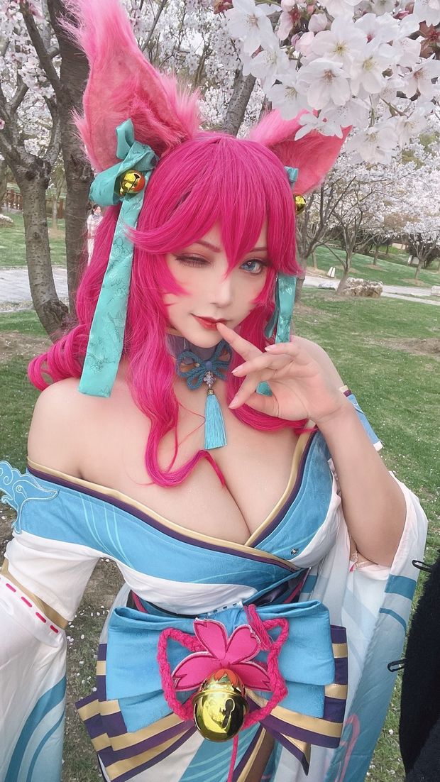 Cosplay goddess Natsume 1