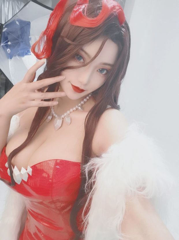 Cosplay goddess Natsume 9