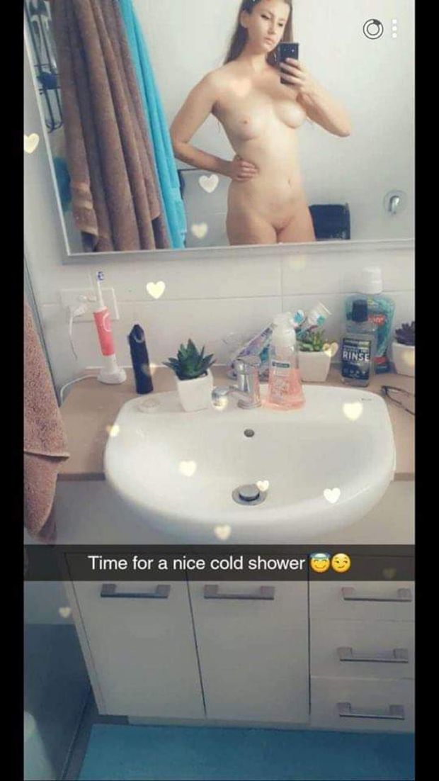 Jess shower selfie