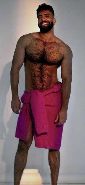 Great body hair. Love his hairy legs