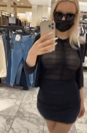 Simonilicious public flashing