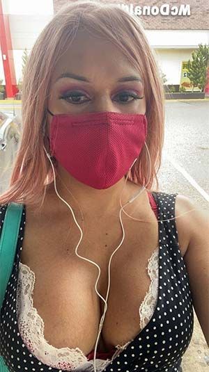 Fast food but slow passionate sex for this gorgeous 48 yo mature tranny in Cincinnati