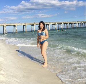 Latina Jennipher in bikini