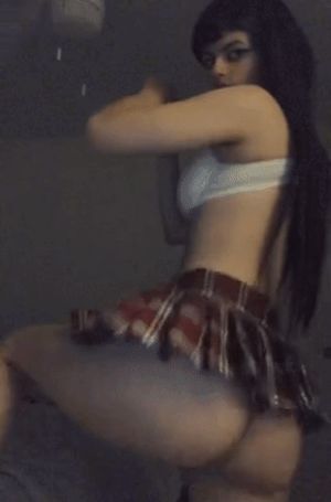 Sacudiendo las nalgas