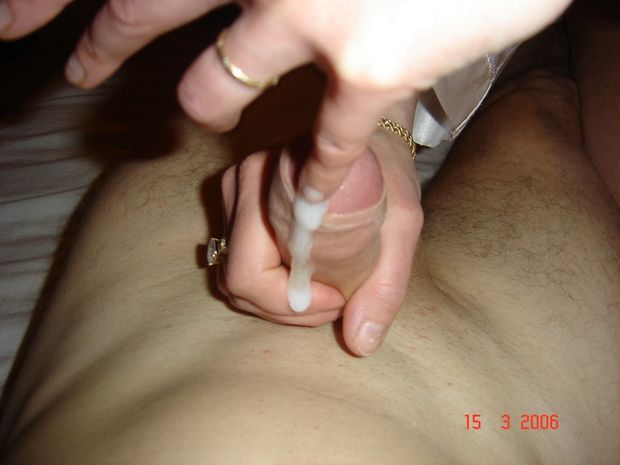 finger fucking my cumming peehole