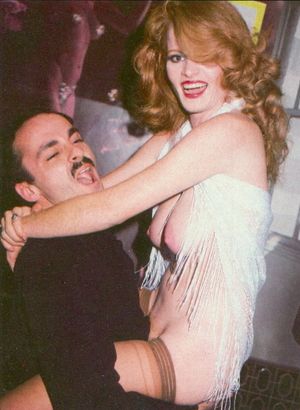 Lisa Deleeuw giving a fan the time of his life