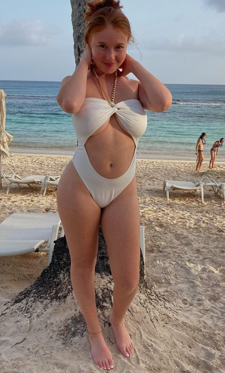 I love showing off my short curvy body at beaches