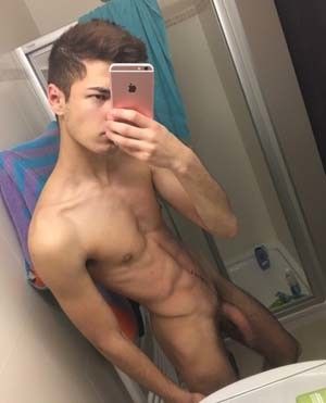 JEUNE GAY AVIDE DE SEXE