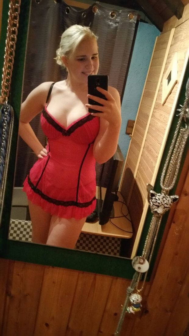 Curvy cutie models new lingerie