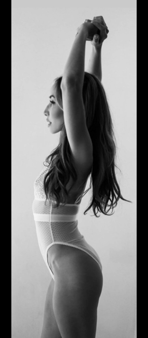 Such sexy hips and thighs.