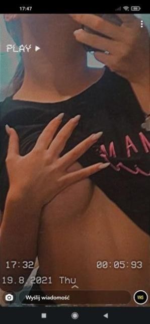 stupid blonde showing her titties