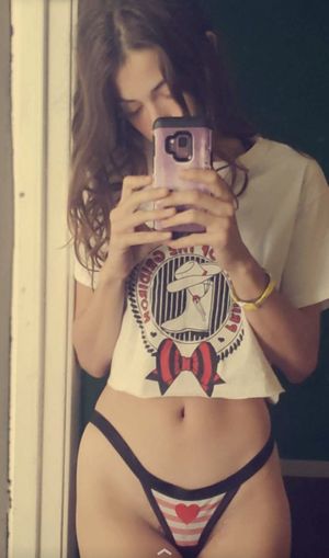 Naomi Dee cute panties selfie