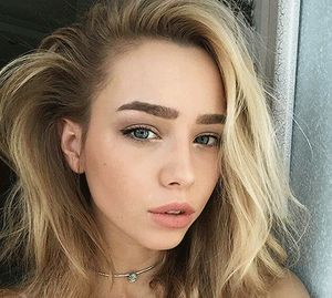 After losing at a card game at a party, she was obligated to give the nerd the best blowjob of his life. She did her best.