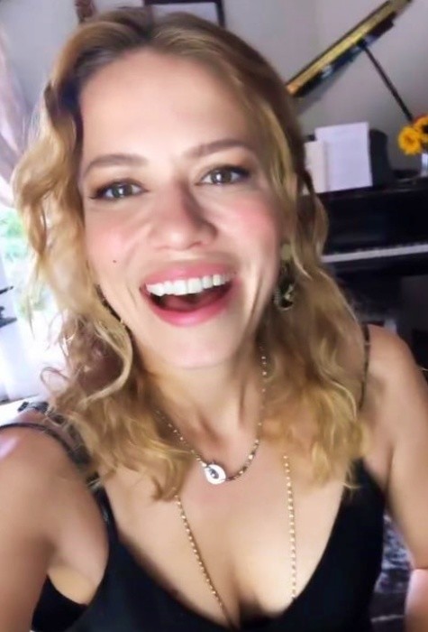 deep cleavage