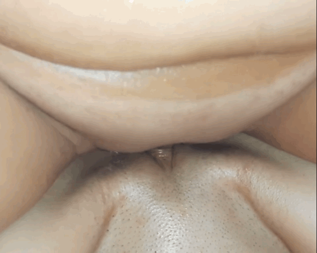 Oiled clits tribbing