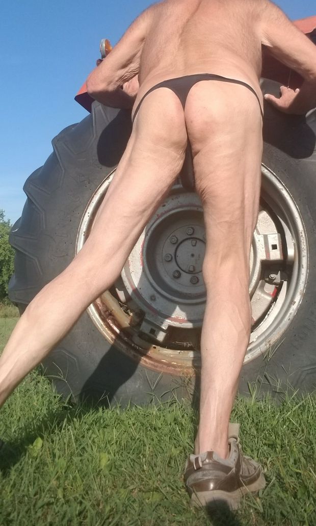 Anybody want to pump this up and work on valve stem. Maybe work on tire also.????