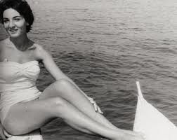 Frieda-cock watching day, how many boners did she see at the sea?