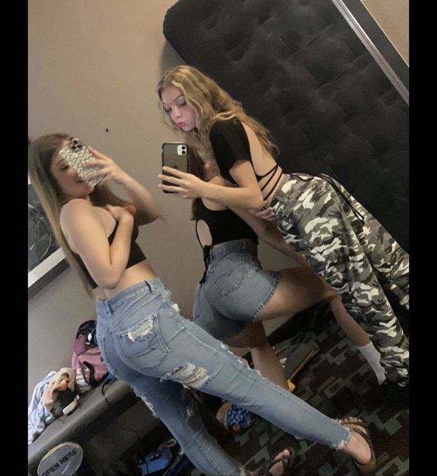 My sister Daphneys booty