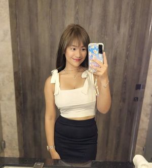 Rian Gonzales cute bathroom selfie