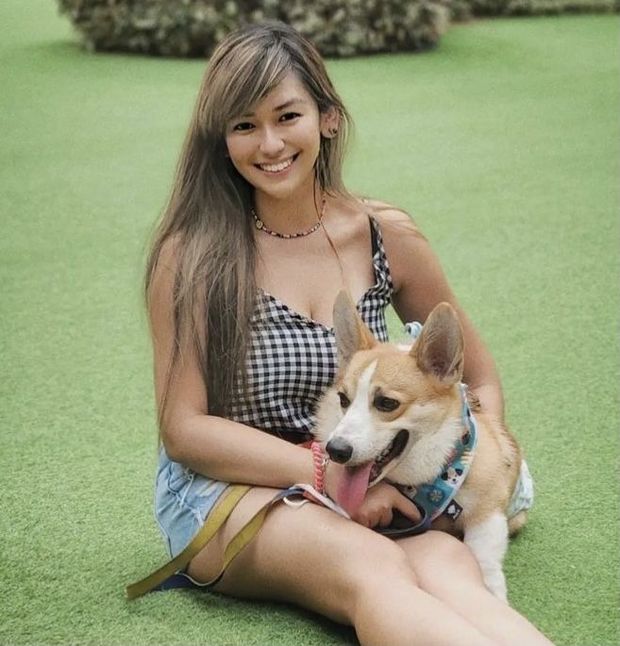 Rian Gonzales and her pet corgi 1