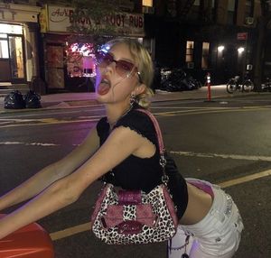 Ooo.. looking good little bird.