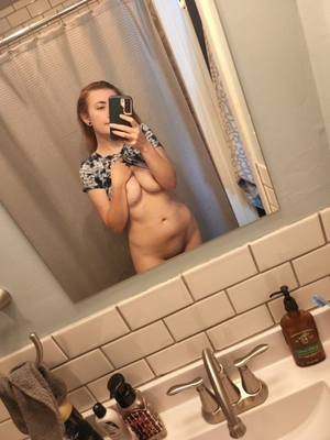 Sending me pics helps Bambi forget about her ex.