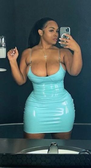 Nu-ski showing off her cleavage in a dress