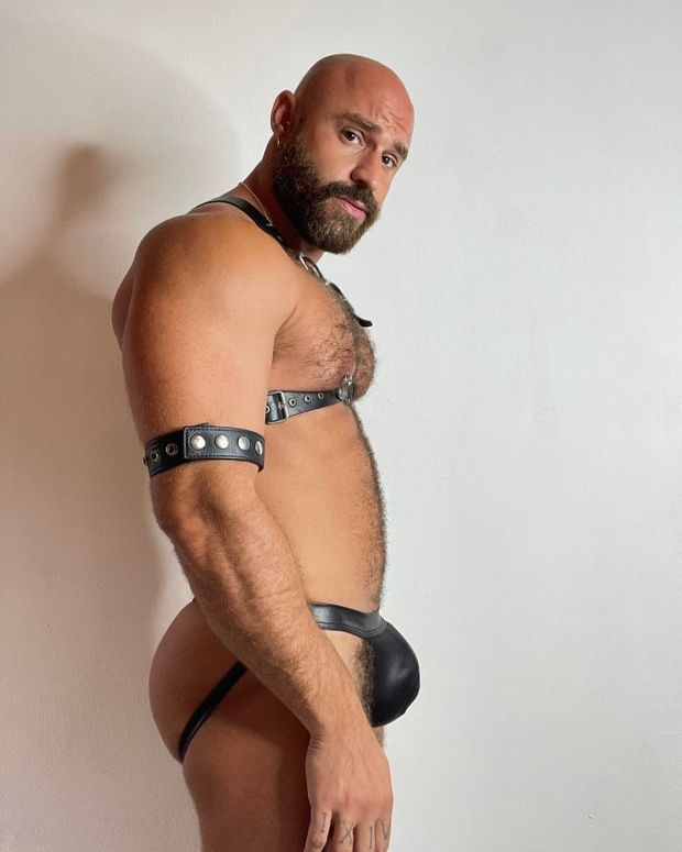 A Sexy Hunk!!’