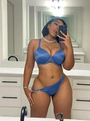 LightSkinKeisha looking sexy in her Blue bra and panties