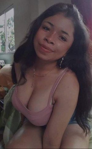 Yulexy preciosa jovencita tetona