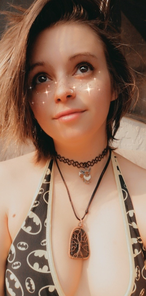 Kiefeon beautiful petite brunette