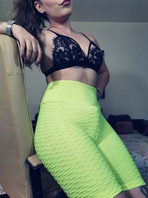 Transexuelle sportive aimant les fringues moulantes sur Digne-les-Bains 04000