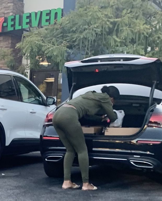 More fine asses out and about