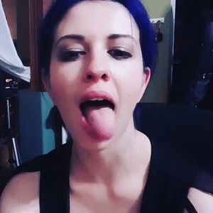 I would suck that tongue until last drop of saliva