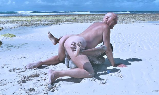 Enjoy pis from a fucking action which was not planned. The plan was to have a photo shooting but then two of the crew were getting so horny
