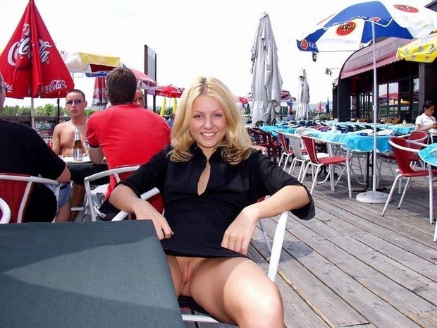 Hot blond peek