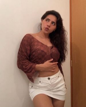 Teen Daniela miniskirt slut