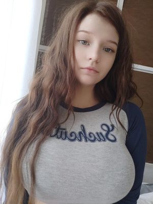 Lyvlas beautiful brunette