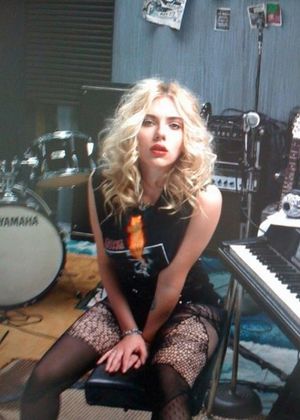 Band babe Scarlett Johansson ready to sing