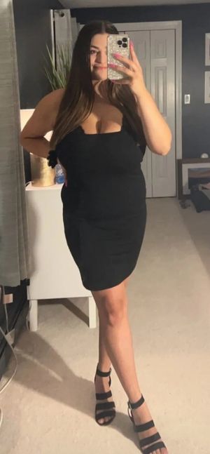 Alexa mirror selfie black dress
