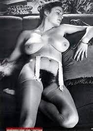 I want to stuff my mouth with her pussy fur.