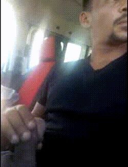 il se branle en voiture