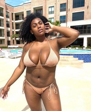 Kiera Nicole looking busty in her bikini